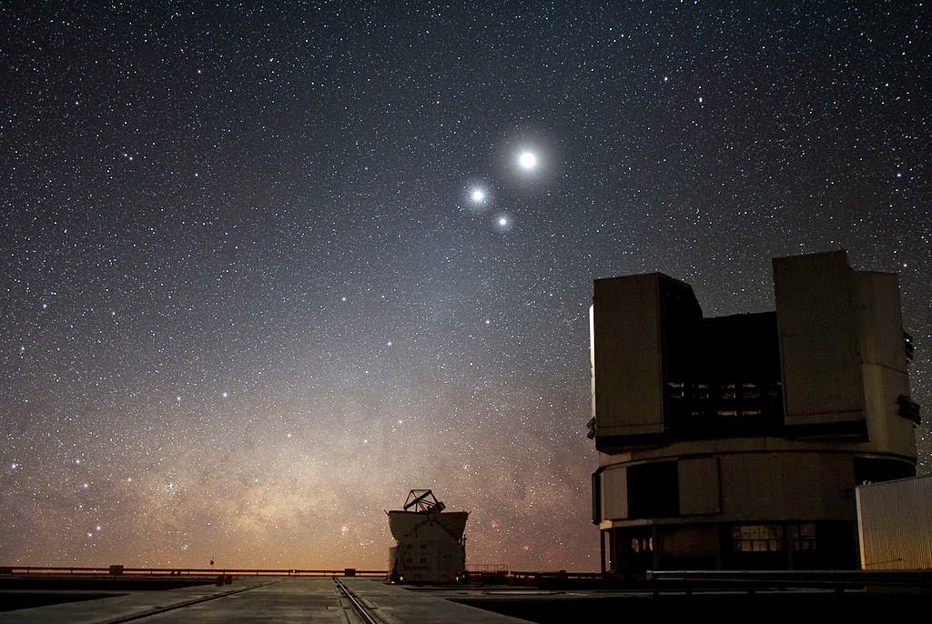 1024px-celestial_conjunction_at_paranal