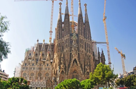 Sagrada Família Becomes a Stage for Global Architectural Dialogue Between Heritage and Modernity